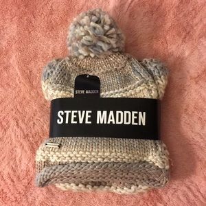 Steve Madden Knitted Hat and Scarf